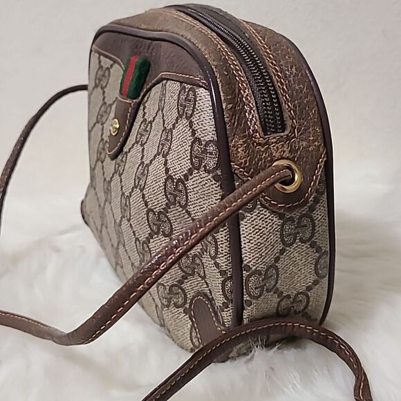💯 Authentic Gucci Crossbody with cherryline 🍀 - Picture 4 of 15